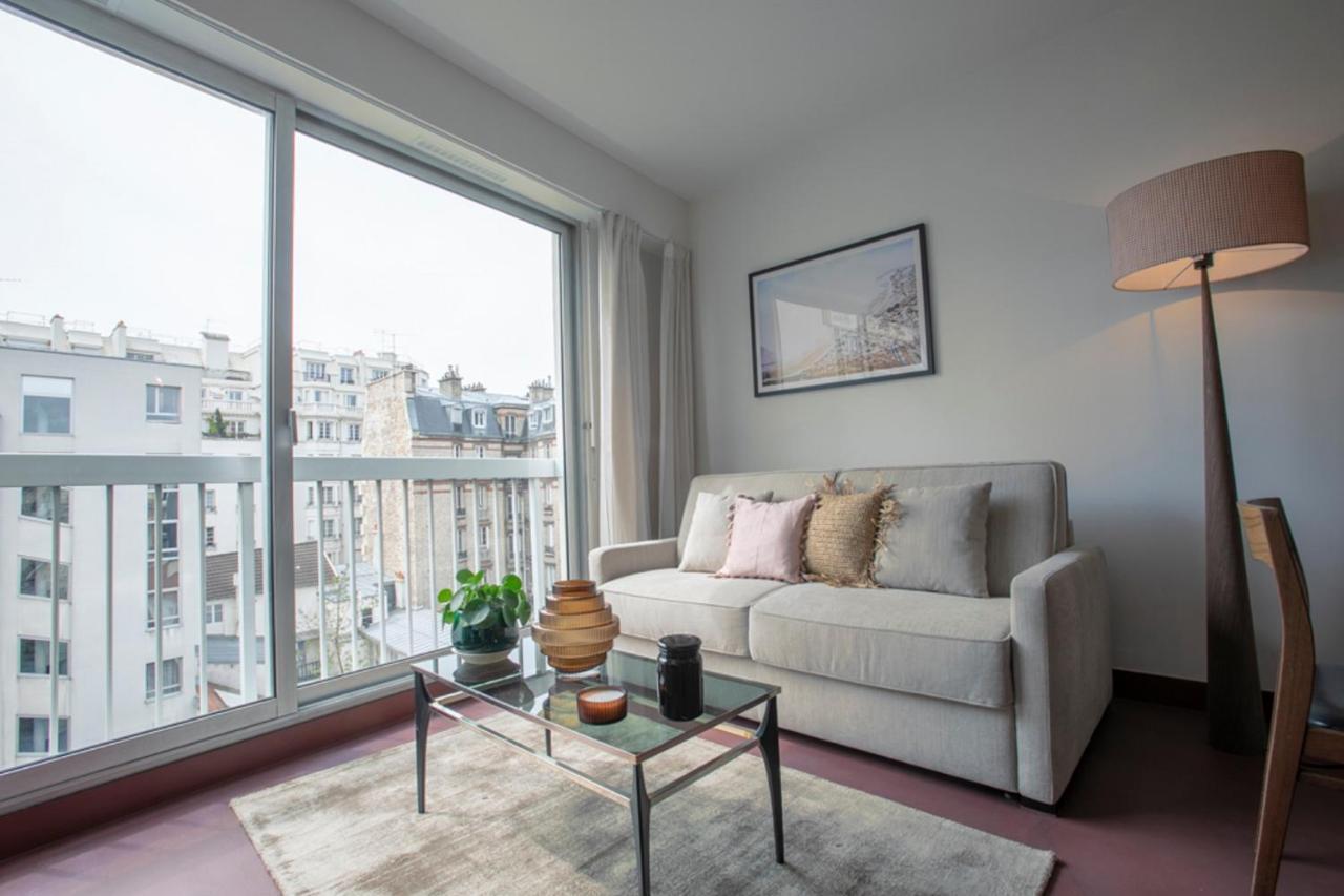 Joie Bargue Apartment